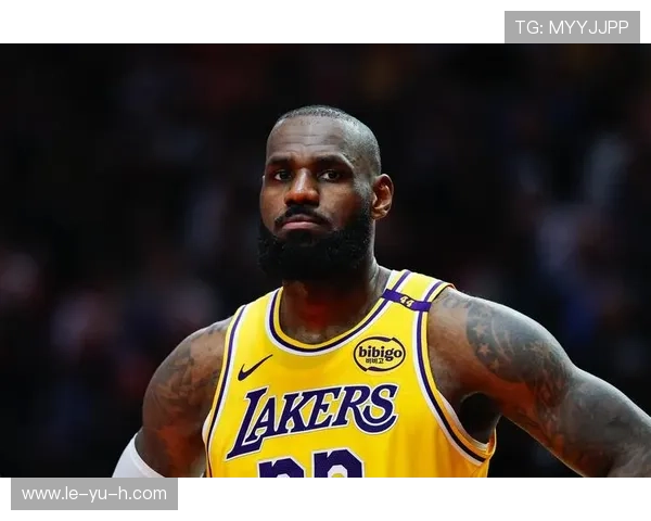 解析勒布朗·詹姆斯的全能打法：篮球智商与视野如何让他与众不同