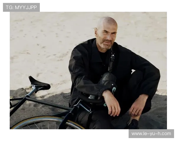 齐达内式艺术中场：优雅掌控与致命一击